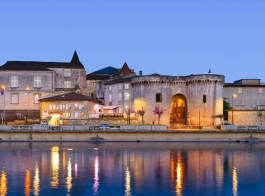 Magnifique T2 Avec Balcon Centre-Ville Cognac Extérieur photo
